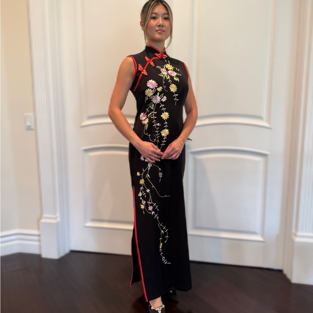 Black Floral Embroidered Cheongsam
